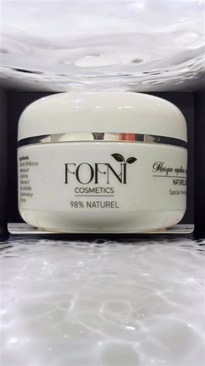 Fofni Cosmétiques on Instagram‎: "ماسك Fofni Cosmetics بخلاصة الكركديه والكيراتين هو عناية طبيعية متطورة مخصّصة للشعر المصبوغ والمتعب من الصبغات المتكررة. تركيبة غنية ومتوازنة تساعد على ترميم ألياف الشعر، تغذيته بعمق، وحمايته من الجفاف والتقصف. الكركديه المعروف بخصائصه المغذية والمضادة للأكسدة يساهم في تعزيز لمعان اللون والحفاظ على إشراقه لفترة أطول، بينما تعمل الكيراتين على تقوية الشعرة، تنعيمها، ومنحها مرونة ولمسة حريرية واضحة. من أول استعمال، تلاحظين نتائج ملموسة: نعومة فورية، لمعان صحي، سهول