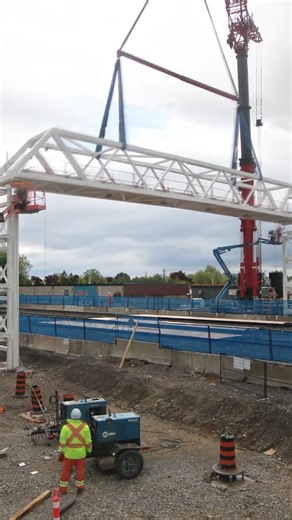 When a tight schedule with multiple milestones meets a strong construction team, challenges become opportunities for innovation leading to the newly completed Drury Lane Pedestrian Bridge, in Burlington, Ontario. How did we make it happen? Innovative Prefabrication: The steel superstructure was fabricated off-site, delivered in segments, and assembled on-site for maximum efficiency and quality. Self-Performed Construction: EllisDon handled key scopes in-house—site prep, excavation, foundations, 