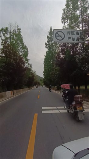 Riding a Motorcycle in China Countryside 🇨🇳中国乡村公路上的摩托车