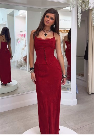 Dreamy Dresses and Fabulous Masks for Prom