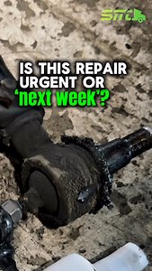 Steering problems don’t start on the highway — they start underneath the truck. A worn drag link can cause loose steering, poor alignment, and unsafe handling. Replacing it on time means better control, safer turns, and fewer surprises on the road. Small part. Big responsibility. #truckrepair #draglink #dieselmechanic #truckshop #траксервис | Semi Truck & Trailer Center Inc