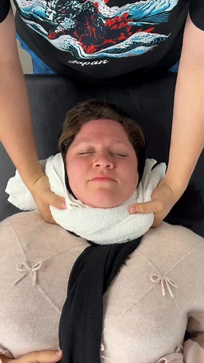 Lady from Iowa gets deep decompression, low back pain | Advanced Chiropractic of Dallas