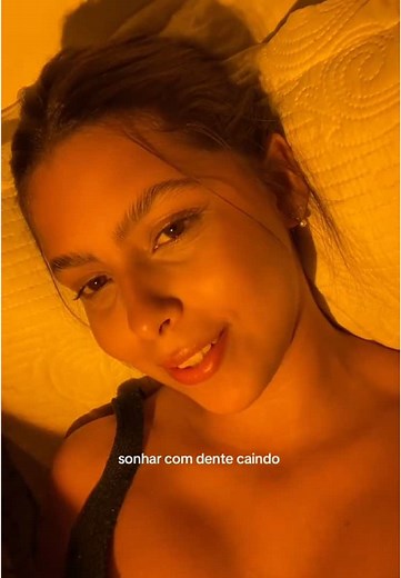 Sonhar com Dente Caindo e Quebrando
