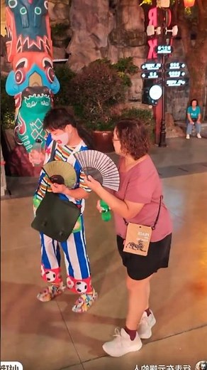 Ekspresi Cewek Ini Gagal Disembunyiin Ketemu Badut 🤭#FunnyBot #Funny #Clown #Lucu #Shorts