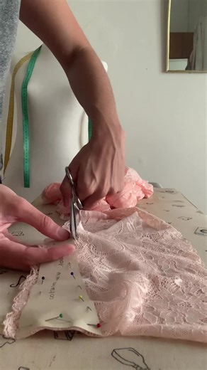 Videos de Api (@api.hm) con “Love Grows (Where My Rosemary Goes) - Edison Lighthouse”