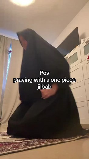 Hijab Fashion: Styles and Praying Tips