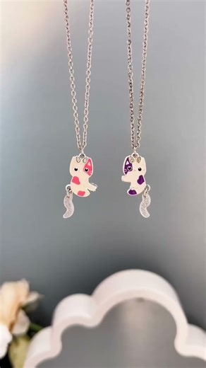 Lockets with many different designs