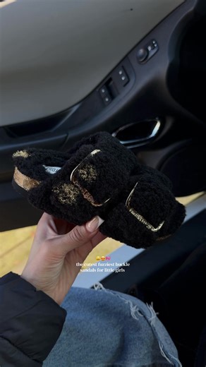 OMG girl moms, these fuzzy sandals are everything 🥹😩😍 #projectcloud #girlmom #sandals #tiktokshopcreatorspicks #babygirlootd