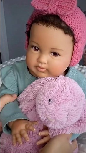 Reborn Baby Isla’s New Outfit And A Snack!