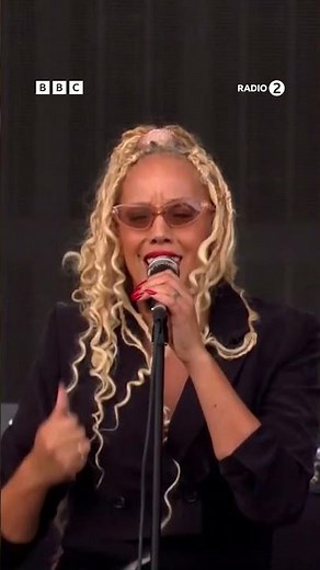 Soul II Soul performing Keep On Moving will never get old 🧡