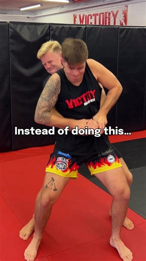 Instead of trying to pick your opponent up and suplex them, use the hip fold takedown from the back to easily bring your opponent to the ground… Subscribe to our YouTube - LINK IN BIO 🔗 Follow ⬇️ @TheJiuJitsu_Club‬ @Kezi_Nixon . . . . #grappling #bjj #jiujitsu #martialarts #mma