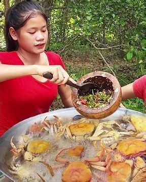Wow Big Crab Soup | Traditional Outdoor Cooking Over a Wood Fire