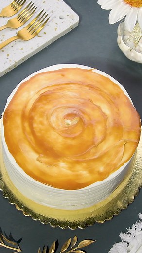 3.7M views · 4.9K reactions | Eat infinite cake with this genius cake slicing hack! ♾️ | Blossom | Facebook