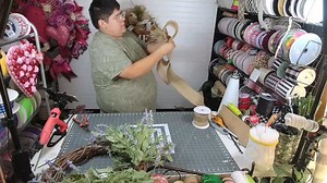 Join Coach Jordan as he shows us how to make a pretty lavender grapevine wreath. This is gorgeous for spring or everyday decor --- agreed?! See his full tutorial and supply list here on the blog: https://howtomakewreaths.com/grapevine-lavender-wreath/ | DecoExchange