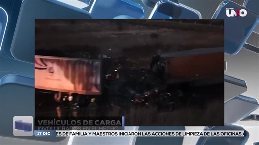 Tragedia en el libramiento sur 🚨 Esta mañana, tres trailers chocaron, uno se incendió y varias personas resultaron lesionadas. 🔥 Lamentablemente, una víctima perdió la vida dentro de la cabina. 🚛 #Accidente #Trailer #LibramientoSur #Tragedia #SeguridadVial | TV Azteca Aguascalientes