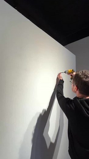 🔨Did some rearranging today! A few of our paintings in this current exhibition have set sail to their new homes, so we did a little gallery shuffle and added more city scenes to fill void. We are so glad these pieces have found their forever home and hope you will look into adopting one of our new CITY/SCAPES :) Stay tuned for an update on the new pieces joining our CITY/ SCAPE exhibit! | Anthony Brunelli Fine Arts