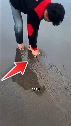 Unexpected! Just By Scratching The Sand, An Eel Appears #fishing
