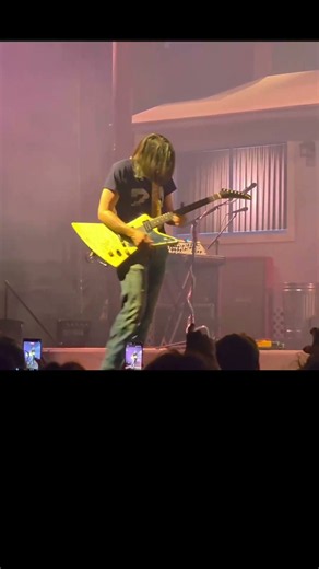 Weezer — “El Scorcho” LIVE | Sacramento 2026