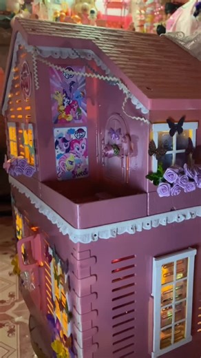 𝐋𝐨𝐯𝐞 𝐚𝐥𝐰𝐚𝐲𝐬, 𝐑𝐨𝐣𝐢𝐞 on Instagram: "The house I made for my mlp’s from an old hamster’s house 💓🦄 #mylittlepony #dollhouse #diyproject #toys #crafts"