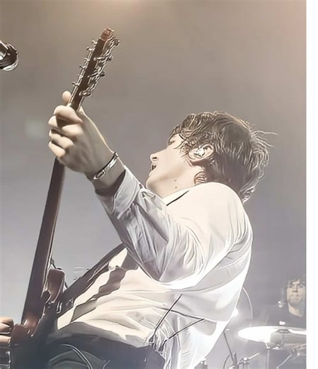 Messy Moments and Super Bowl Vibes with Joe Keery