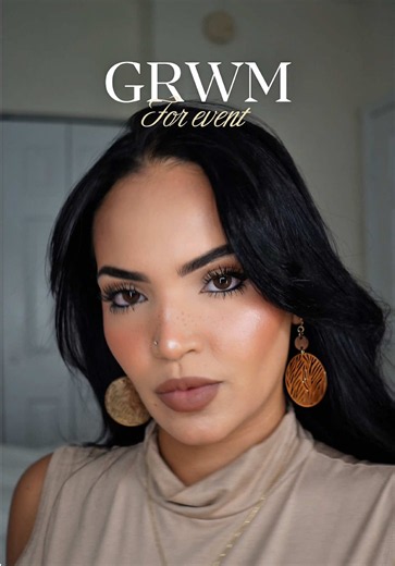 Maquillaje para un día de eventos ✨ quieren uno más a detalle?💄💋 Primer @e.l.f. Cosmetics Foundation @Haus Labs Concealer @Tower 28 Beauty Blushes @Makeup Revolution @Milani Cosmetics Bronzers @LYS Beauty @Benefit Cosmetics Eye Liner @Persona Cosmetics Máscaras @Morphe Cosmetics @sephora Lip liner @Mercadona freckles @Palladio Powder @Huda Beauty Setting spray milani cosmetics