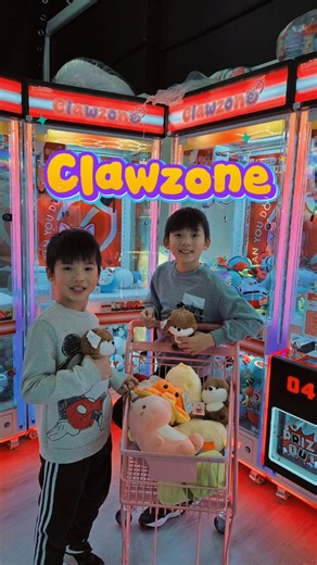 Jenny Aun | Vancouver Mom • Family Adventures • Lifestyle on Instagram: "Too cold to go outside? Say less. Clawzone Arcade in Burnaby is the perfect spot to stay warm, win prizes, and have way too much fun. Also such a great place for birthday parties or a fun indoor hangout. 📍4680 Hastings St, Burnaby @clawzone.arcade"
