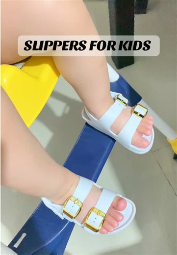 Slippers for kids #slippersforkids #kidsslippers #kidslippers #kidsslipperssandal #sandalsforkids #kidssandals #babyslippers #babyfootwear #slipperspambata #babyessensials #slippers #lighweightslippersforkids #kidshoes #slippers