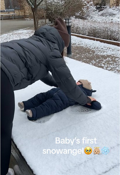 Dör vad gulligt😭🤍 #babytok #babyfever #snowangel #snow #cute