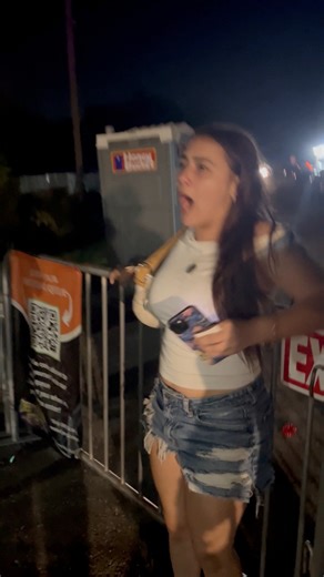 Me, 4T33N & Bonehead welcomed this lady to Creepy Hollow | Samhain