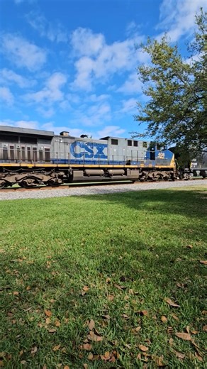 CSX L772 at Downtown Auburndale with YN2 paint scheme local #csx #train #amtrakerfl #localtrain