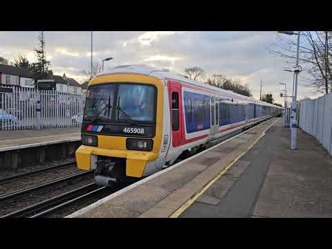 Class 465 Networker in the Chris Green Network SouthEast livery at Crayford station. December 2025.