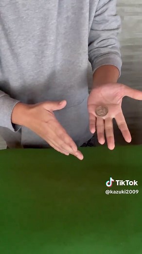 手を貫通するコインマジックのマニアック解説