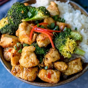 Crispy Chilli Chicken with Broccoli