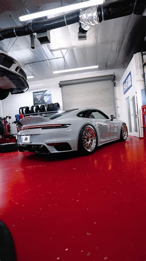 AR MOTORWERKZ on Instagram: "🏆𝗣𝗢𝗥𝗦𝗖𝗛𝗘 𝟵𝟵𝟮 𝟵𝟭𝟭 𝗦𝗣𝗢𝗥𝗧 𝗖𝗟𝗔𝗦𝗦𝗜𝗖 -AR CUSTOM 20” BBS MOTORSPORT E89 -AP RACING NICKEL PLATED BRAKES -IPD BILLET PLENUM MANIFOLD -GINTANI PERFORMANCE TURBO BACK SYSTEM ,TUNE , & BLOW OFF VALVES -CSF INTERCOOLER -APR COLD AIR INTAKE & TURBO INLETS -H&R VTF HEIGHT ADJUSTABLE SPRING KIT @bbs.wheels @bbs_motorsport_official @ipdplenums @gintani @csf_radiators @hrspringslp"