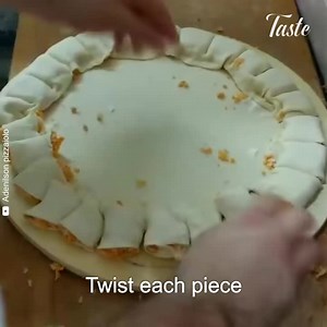 190K views · 1.4K reactions | Pizza With Bread Roll Edge | Amazing Chef | Facebook