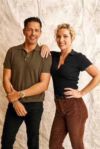 Jay and Perdita been bought to life at a photo shoot for Magnum PI Its not real, yes, KlingAI Was used. Just a complete muck around.@Kling AI #magnumpi #aivideo #fanaccount #klingai