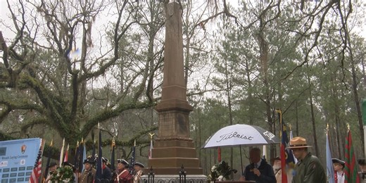 Hundreds gather in the rain to mark 250th anniversary of Moore’s Creek Bridge battle
