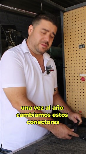 ¿Sabes cuándo realmente tienes que cambiar los conectores de tu motor? 🚛⚡