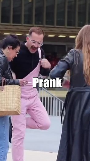 72K views · 1.2K reactions | PRANK - l’araignée la plus venimeuse du monde #reels #prank #rire #drole #humour #spider | DIMI | Facebook
