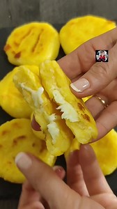 330K views · 5.5K reactions | Turte Mamaliga cu cascaval o reteta simpla sí delicioasa  reteta pas cu pas aici  Reteta ingrediente: 500 ml apa sare dupa gust 200 gr faina fina de malai sau porumb cascaval sau branza de burduf putin ulei. Sport la treaba gospodine harnicute  | Bucătărește cu Rodica | Facebook