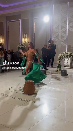 Snake performance at a wedding 💚 #StellaBellydance#Bellydance #Weddin...