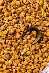 PRINT the recipe: https://www.wyseguide.com/glazed-party-mix/ After you eat traditional party mix, you need something sweet too, right? Make way for this glazed party mix! A simple caramel sauce is spiced with cinnamon and clove for a seasonal and addicting mix. Be warned: you'll need to make multiple batches! INGREDIENTS - 2 cups light brown sugar - 1 cup unsalted butter - 1/2 cup corn syrup - 1 tsp salt - 1/2 tsp baking soda - 2 tsp cinnamon - 1/2 tsp cloves - 12 oz Crispix cereal - 1 cup toas