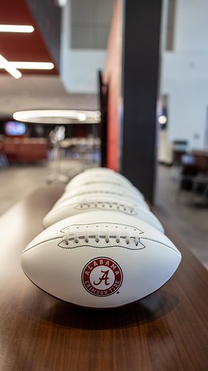 When you’re asked to photograph an event with one of the greatest motivational speakers of ALL time...See if you recognize him. 🏈🐘❤️ | Terri Lane Photography