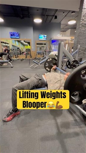 Lifting Weights Blooper 😂💪🏾 #explore #funny #trending #shorts #fyp #explorepage #youtube