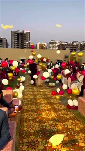 ​"Balloon Blast 🎈 aur Cold Pyro wali Shaandaar Entry #wedding #bride