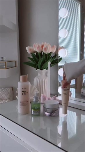 sofia ♡ on Instagram: "girly bedtime routine 🧖🏻‍♀️🎀 #girly #nightroutine #selfcare #skincare #girlyaesthetic #bedtimeroutine"