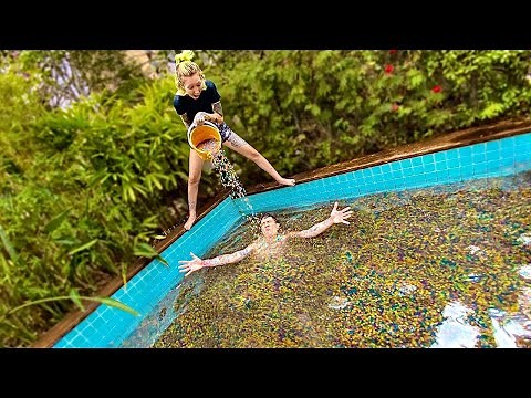 ENTREI NA MINHA PISCINA COM 5 MILHÕES DE ORBEEZ!