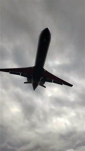 IBEX Airlines CRJ-700 Senri River Bank 千里川土手 Osaka Itami Airport 大阪国際空港 伊丹空港