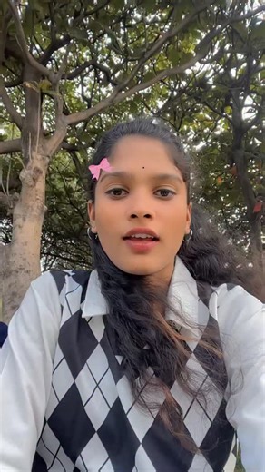 @__triveni__008 on Instagram: "Happy Christmas 🥳 . . . . . . . . #reelsindia#viralvideos#instadaily#vlogger#reelsvideo❤️"