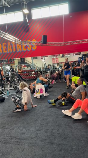 Burn off the calories before the feast this week with our HIIT Classes! Don’t forget to sign up for your first class on the app 📲 | Crunch Fitness